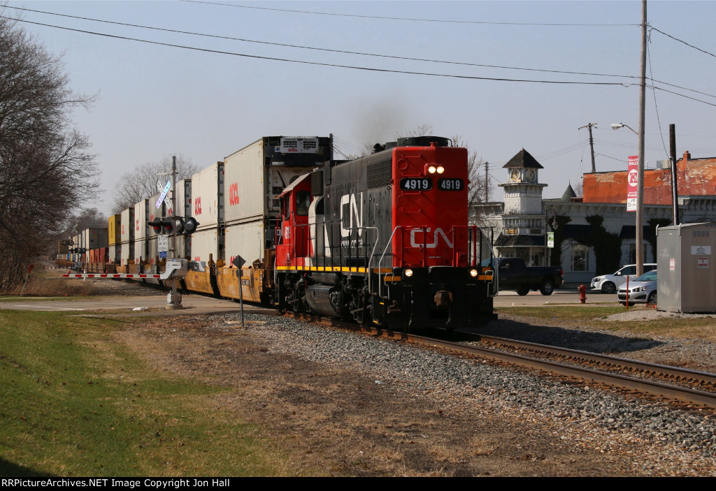 L514 comes down the Holly Sub with GTW 4919 as the solo power